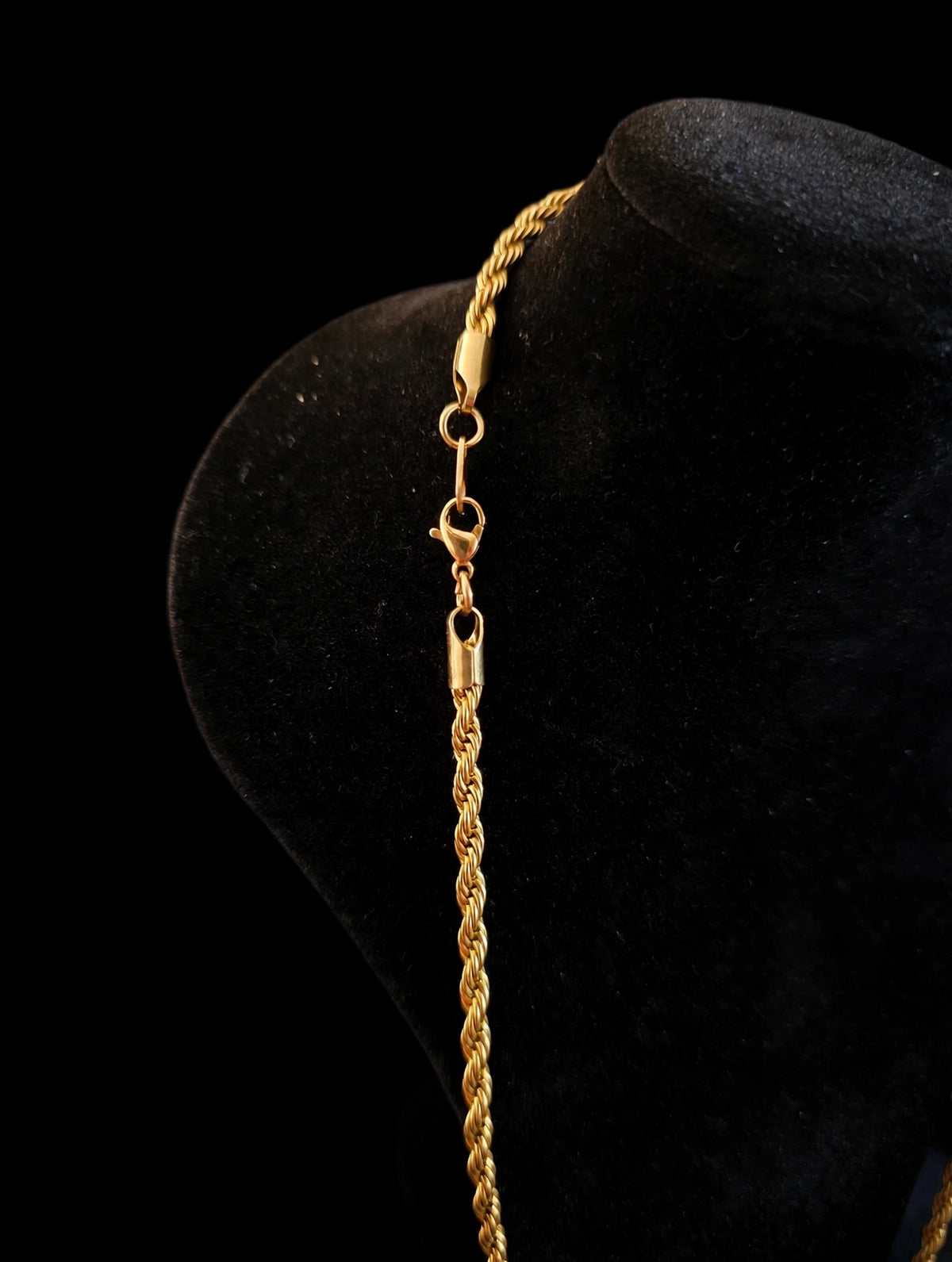 The STRATUM 18k 3mm Rope Chain