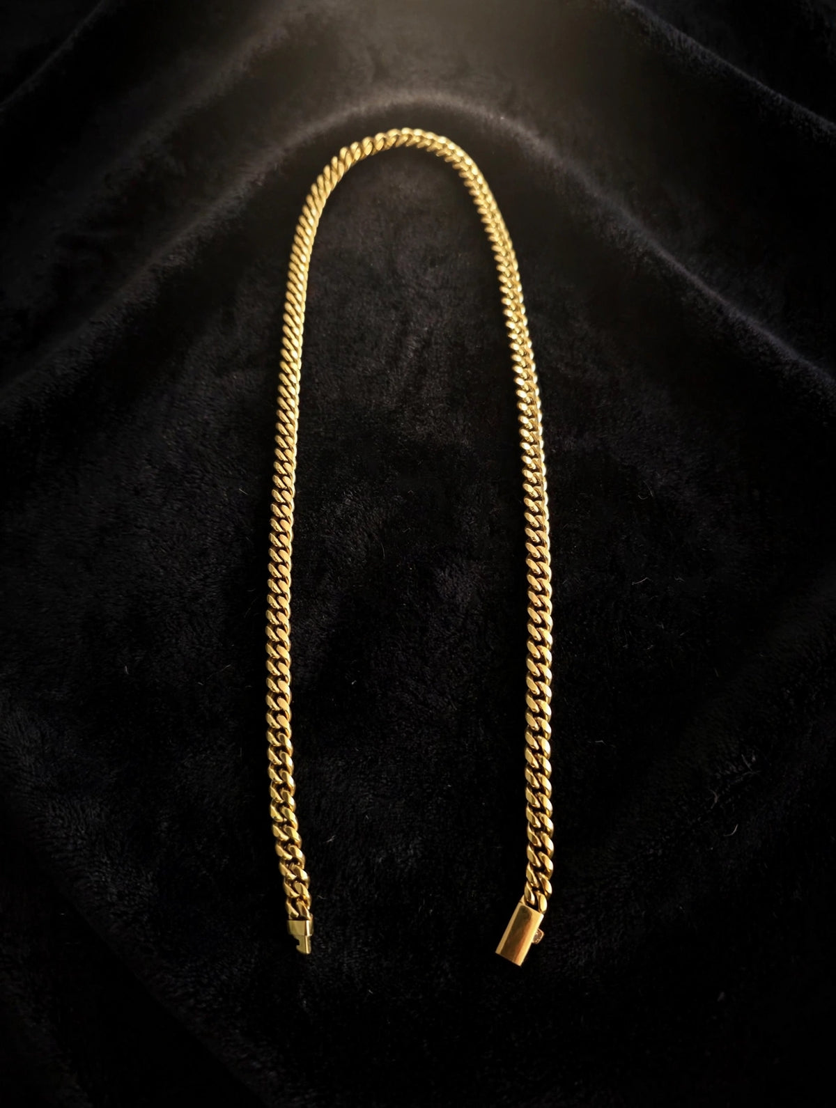The STRATUM 18k 6mm Cuban Link Chain